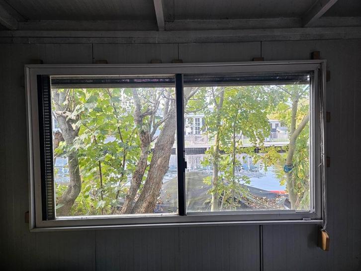 Dubbelglas schuifraam met buitenzonwering 203 x 112 cm, Doe-het-zelf en Verbouw, Kozijnen en Schuifpuien, Zo goed als nieuw, Raamkozijn