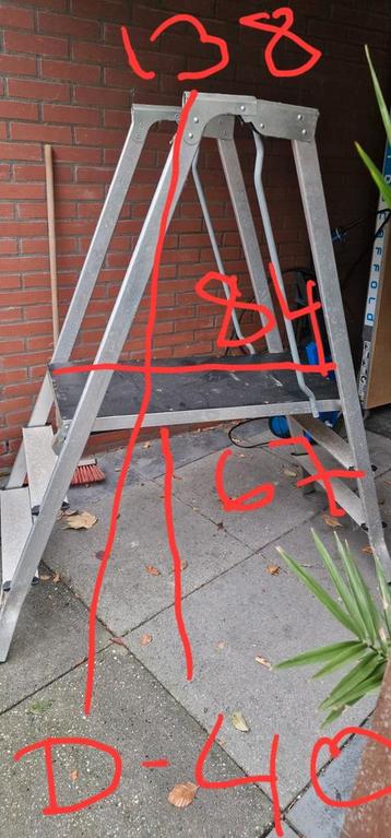 Dubbele trap professioneel met 3 treden. beschikbaar voor biedingen