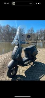 AGM VX50 scooter - Slechts 1690 km, Incl helm en ART 3- slot, Ophalen, Zo goed als nieuw, Overige modellen