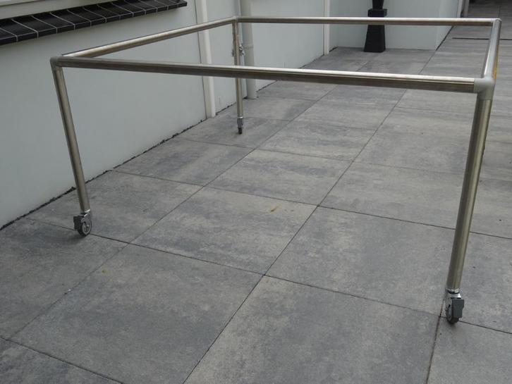 RVS onderstel tafel verrijdbaar werktafel horeca atelier, Huis en Inrichting, Tafelonderdelen, Gebruikt, Tafelpoot, 150 tot 200 cm