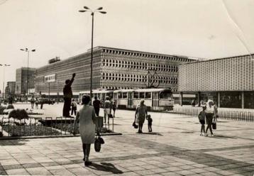 Magdeburg - Centrum-Warenhaus met tram beschikbaar voor biedingen