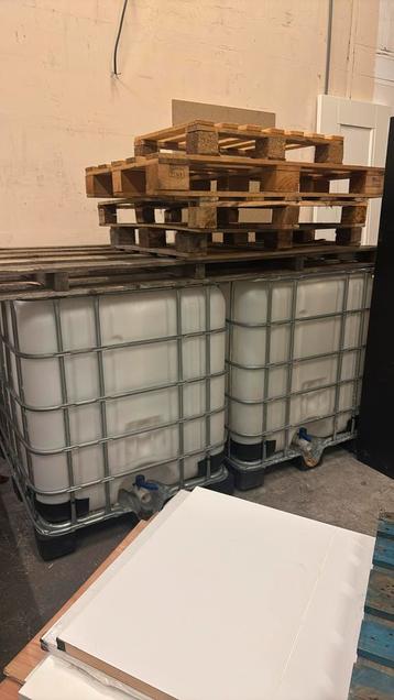 2 stuks tanks schoongemaakt beschikbaar voor biedingen