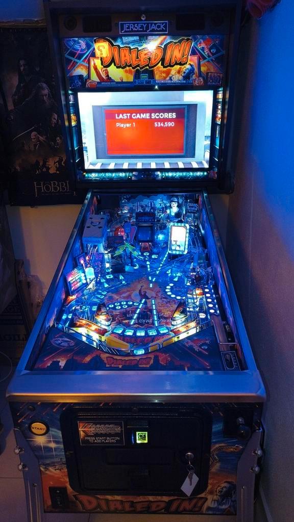 Dialed In! JJP – Topstaat, HUO, veel mods & extra’s, Verzamelen, Automaten | Flipperkasten, Zo goed als nieuw, Flipperkast, Ophalen of Verzenden
