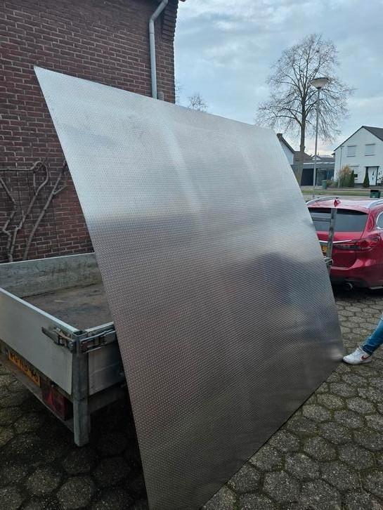 Aluminium traanplaat 2x  2400x2450, Doe-het-zelf en Verbouw, Platen en Panelen, Zo goed als nieuw, Ophalen