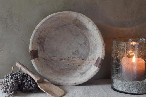 Oude houten gegraveerde schaal, Huis en Inrichting, Woonaccessoires | Schalen en Manden, Gebruikt, Schaal, Rond, Hout, Ophalen