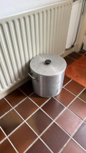 Zinken kookpan beschikbaar voor biedingen