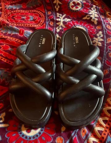 Super leuke plateau slippers van Asos maat 39 nu voor 24,99€ beschikbaar voor biedingen