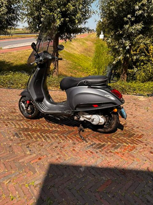Vespa sprint bouwjaar 2017, Fietsen en Brommers, Scooters | Vespa, Gebruikt, Vespa S, Maximaal 45 km/u, Benzine, Ophalen of Verzenden