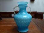 Grote vintage opaline vaas in blauw, 30 cm.
