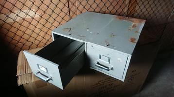Metalen archieflades – ladeblok met 2 lades + 4 losse lades beschikbaar voor biedingen