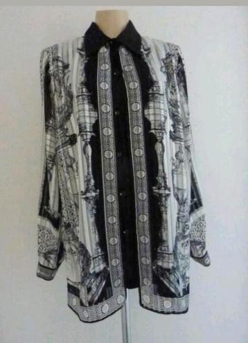 Designer blouse met 'Versace' dessin van Chris JB beschikbaar voor biedingen
