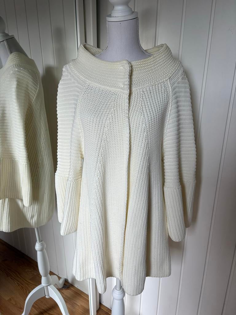 Mooi vest van Marc Cain - Maat 6, Ophalen of Verzenden, Zo goed als nieuw, Maat 46/48 (XL) of groter, Wit