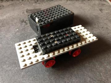Lego 4,5 v motor, batterijhouder en treinplaat beschikbaar voor biedingen