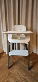 Stokke Steps kinderstoel wit grijs met zitverkleiner & blad, Ophalen, Gebruikt, Meegroeistoel