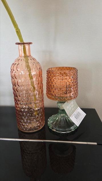 Klein vaasje en waxinelichthouder beschikbaar voor biedingen