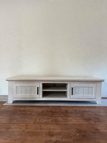 Tv meubel zeer netjes beschikbaar voor biedingen