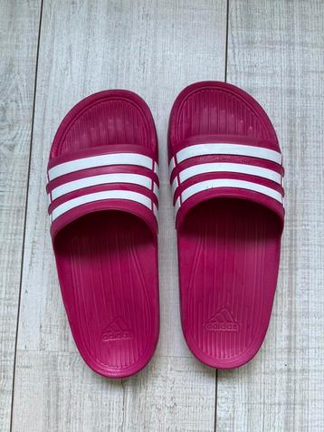 Adidas Duramo slides 38 beschikbaar voor biedingen