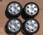 Winterbanden, velgen & Toyota wieldoppen - 195/55 R16 H, Auto diversen, Wieldoppen, Ophalen, Gebruikt