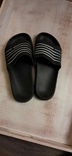 Zwarte slippers maat 38-39 celtics, Kleding | Heren, Badmode en Zwemkleding, Ophalen of Verzenden, Overige maten, Zwart, Celtics