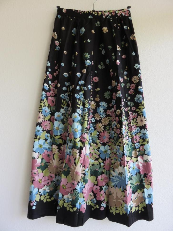 Vintage Horrockses Fashions lange zwarte gebloemde rok M, Kleding | Dames, Rokken, Zo goed als nieuw, Maat 38/40 (M), Zwart, Onder de knie