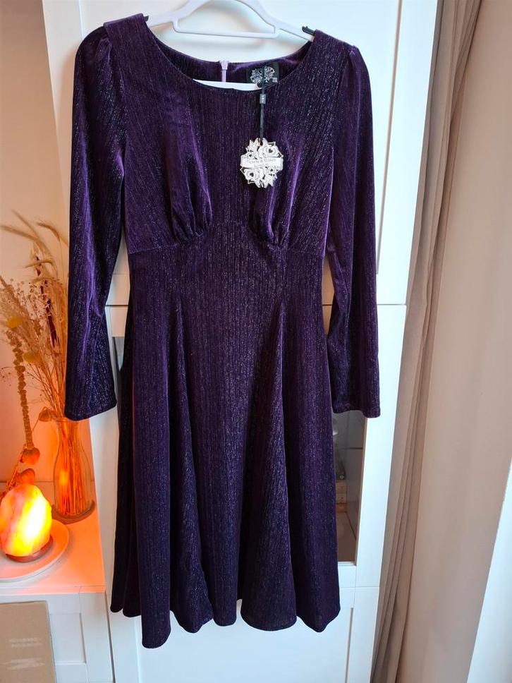 Gave paarse jurk van Hearts & Roses maat 38, Kleding | Dames, Jurken, Nieuw, Maat 38/40 (M), Paars, Onder de knie, Ophalen of Verzenden