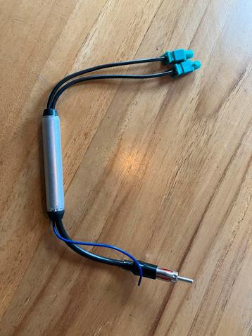 FM/AM antenne verloop met versterking (Fakra/DIN) beschikbaar voor biedingen