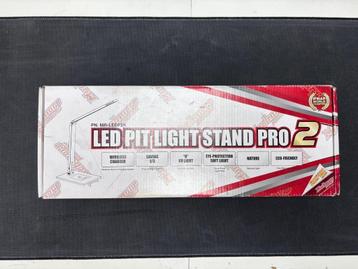 Muchmore LED Pit Light Stand Pro 2 met Draadloze Oplader  beschikbaar voor biedingen