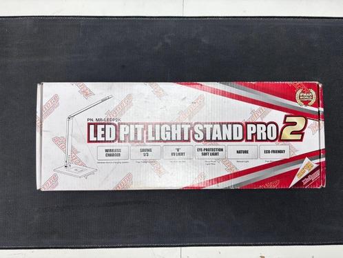 Muchmore LED Pit Light Stand Pro 2 met Draadloze Oplader, Hobby en Vrije tijd, Modelbouw | Radiografisch | Auto's, Zo goed als nieuw
