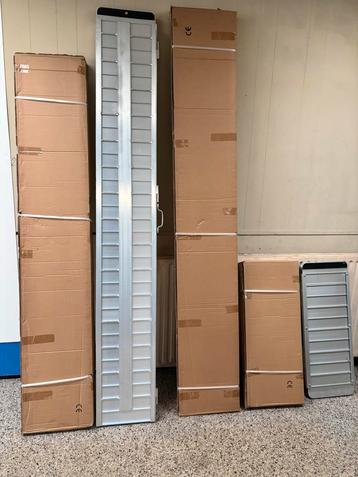 Oprijplaten. 240cm 210cm 90 cm uitklapbare beschikbaar voor biedingen