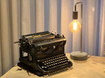 Naumann Ideal typemachine vintage decorstuk beschikbaar voor biedingen