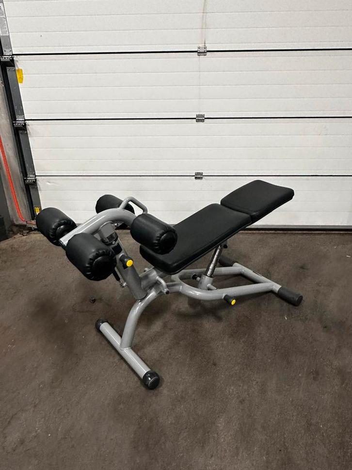 Technogym Ab Crunch Bench, Buikspier Bankje, Sport en Fitness, Fitnessmaterialen, Zo goed als nieuw, Fitnessbank, Benen, Ophalen