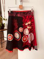 Mooie zwart/rode rok, Desigual, maat S, Kleding | Dames, Rokken, Ophalen, Zwart, Zo goed als nieuw, Desigual