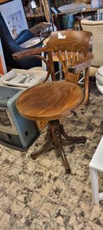 Houten kapitein stoel, Ophalen