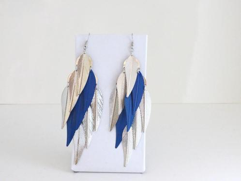 2 paar oorbellen 2 paar oorbellen in de vorm van blaadjes, Sieraden, Tassen en Uiterlijk, Oorbellen, Nieuw, Hangers, Overige materialen