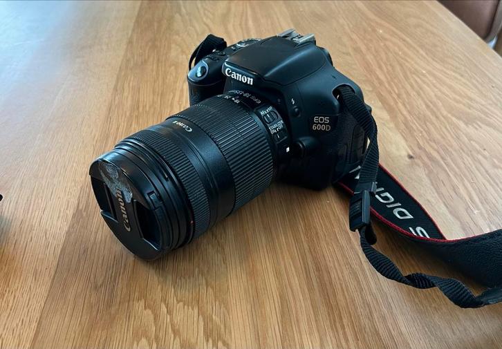 Canon EOS 600D met 18-135mm lens, extra accu, oplader en tas, Audio, Tv en Foto, Fotocamera's Digitaal, Gebruikt, Spiegelreflex