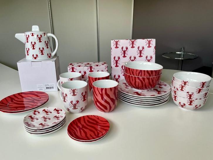 Fabienne Chapot servies set lobster/zebra, Huis en Inrichting, Keuken | Servies, Nieuw, Compleet servies, Overige stijlen, Porselein