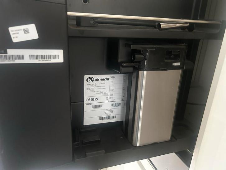 Bauknecht KMT11F45 Koffiemachine, Witgoed en Apparatuur, Koffiezetapparaten, Gebruikt, Koffiebonen, Koffiemachine, Afneembaar waterreservoir