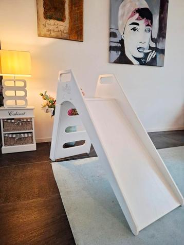 Witte Kinderglijbaan - Zo Goed Als Nieuw! beschikbaar voor biedingen