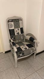 Opgeknapte oude stoel, Ophalen, Gebruikt