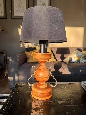 Vintage houten tafel lamp  beschikbaar voor biedingen