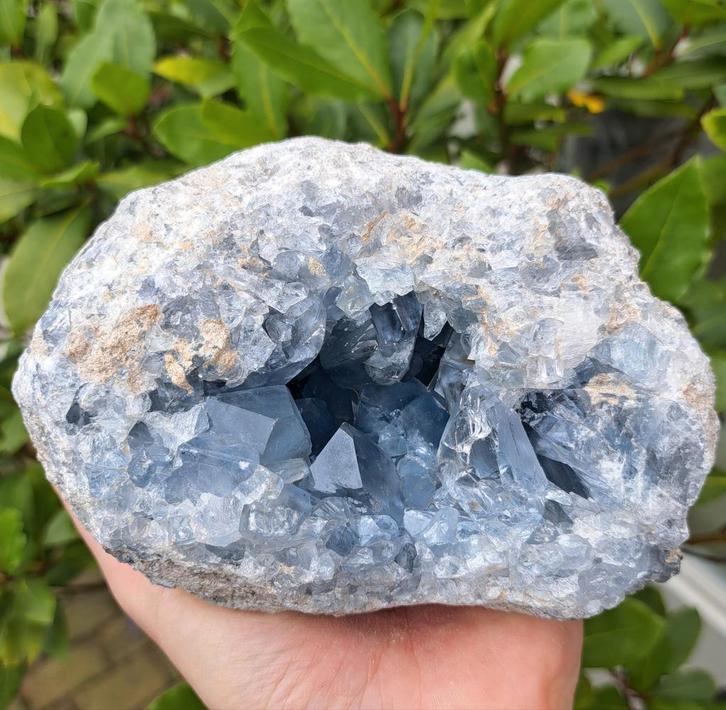 Blauwe Celestien geode edelsteen 2kg edelstenen verzameling, Verzamelen, Mineralen en Fossielen, Ophalen of Verzenden