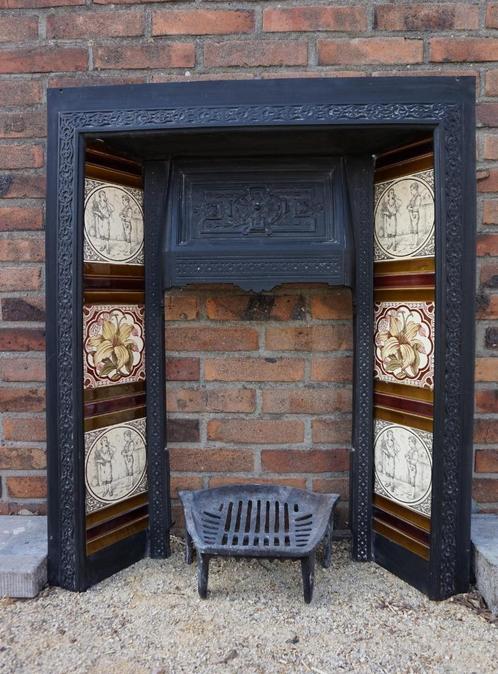 Antieke gietijzeren inzet haard met tegels, Huis en Inrichting, Haarden, Gebruikt, Houthaard, Ophalen