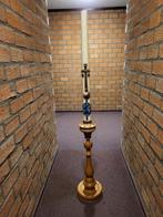 Grote kerk paaskaars (96 cm) met houten kandelaar (77 cm), Huis en Inrichting, Ophalen, Hout, 75 cm of meer