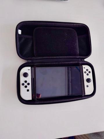 Nintendo Switch OLED + Orzly Tas & Dock beschikbaar voor biedingen