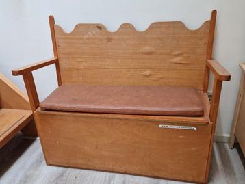 Houten Kinderbankje met opbergvak beschikbaar voor biedingen