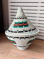 Decoratieve rieten mand met deksel in Afrikaanse stijl, Gebruikt, Mand, Ophalen of Verzenden, Riet