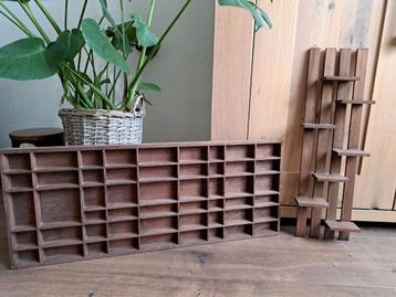 Vintage donkerhouten wandrek wandschap kleine schapjes pst beschikbaar voor biedingen