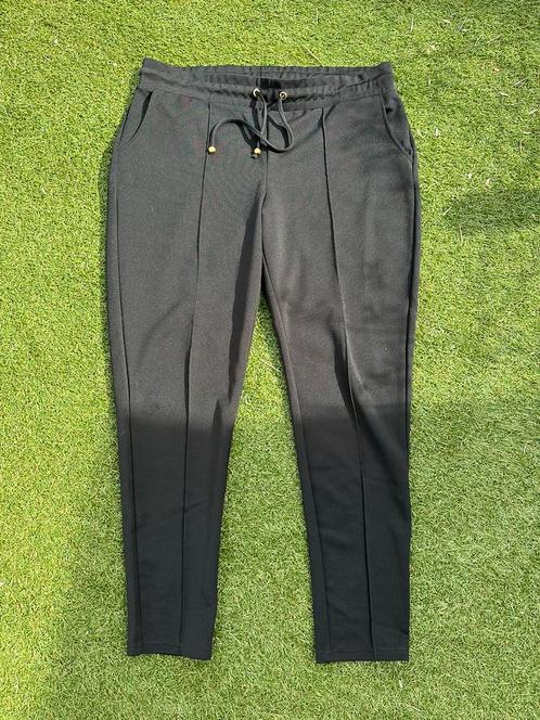Prachtige zwarte stretch broek, met naad, maat XL of 44/46, Kleding | Dames, Grote Maten, Zo goed als nieuw, Broek of Spijkerbroek
