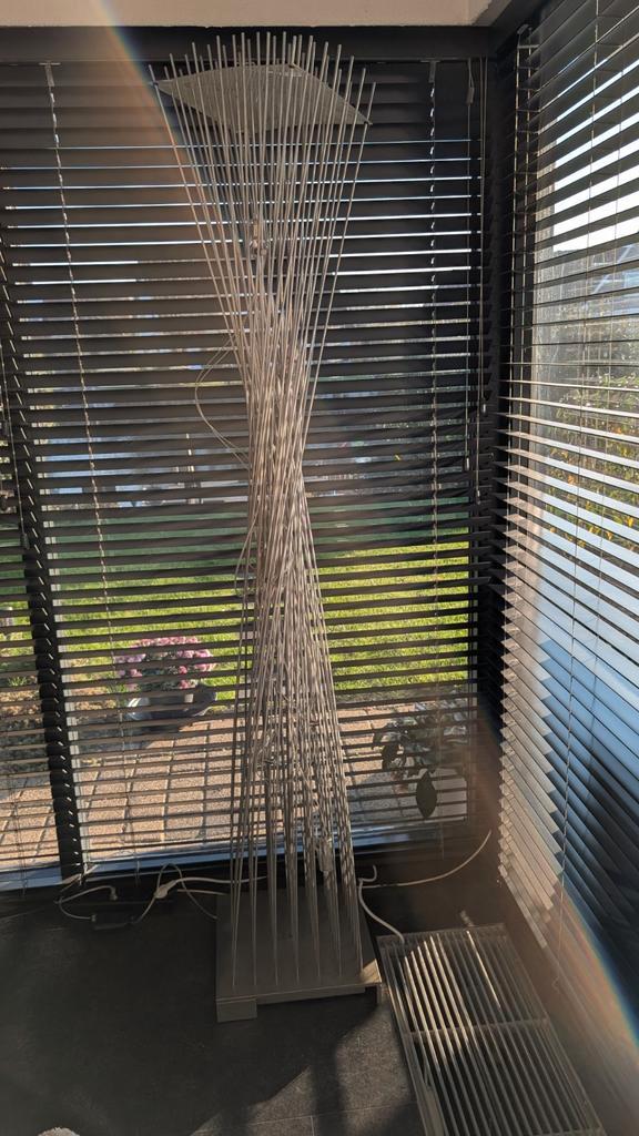 Terzani 77 design vloerlamp – Italiaans ontwerp, Huis en Inrichting, Stoffering | Gordijnen en Lamellen, 150 tot 200 cm, 50 tot 100 cm