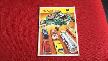 DINKY TOYS FOLDER CATALOGUS MINT 32 PAGINA LEUK IN VITRINE beschikbaar voor biedingen